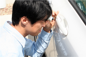 車の鍵開けもトラブル救急車の作業員におまかせ